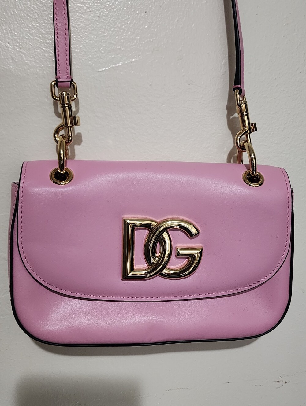 ‼️ON SALE‼️New Dolce & Gabbana Pastel Pink DG Crossbody Bag with Gold Hardware - Picture 9 of 16